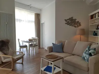 Ein Sitzbereich in der Unterkunft Strandwohnung direkt am Meer - Whg 33