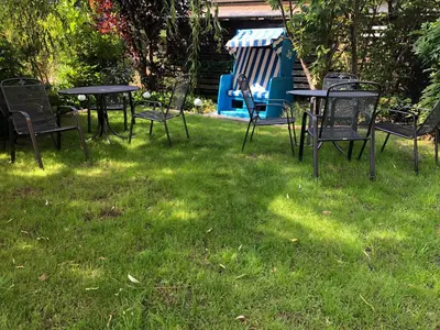 Ein Garten an der Unterkunft Appartementhaus Zingst 1 - Urlaub zwischen Meer & Bodden