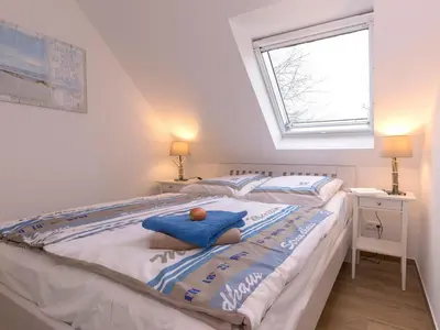 Ein Bett oder Betten in einem Zimmer der Unterkunft Appartementhaus Zingst 3 - Urlaub zwischen Meer & Bodden