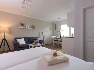 Ein Bett oder Betten in einem Zimmer der Unterkunft Appartementhaus Zingst 5 - Urlaub zwischen Meer & Bodden