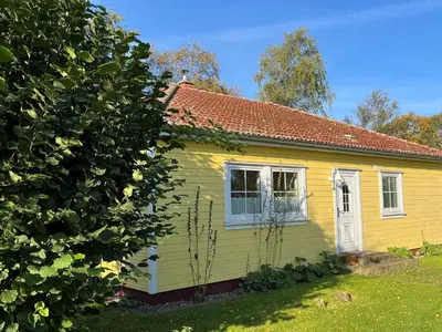 Das Gebäude in dem sich das Ferienhaus befindet