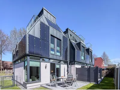 Das Gebäude in dem sich das Ferienhaus befindet