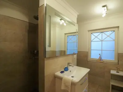 Ein Badezimmer in der Unterkunft Les Belles, Haus Bastien, FW Excellent, Whg 10 - b68524