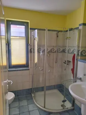 Ein Badezimmer in der Unterkunft Utkiek 1