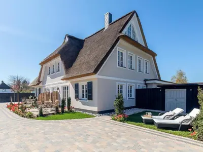 Ein Garten an der Unterkunft Strandurlaub