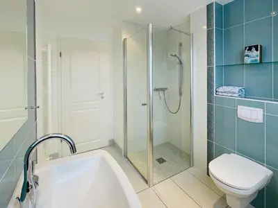 Ein Badezimmer in der Unterkunft Wiecker Landhus FHH 1