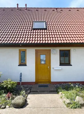Das Gebäude in dem sich das Ferienhaus befindet