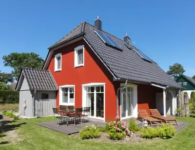 Das Gebäude in dem sich das Ferienhaus befindet