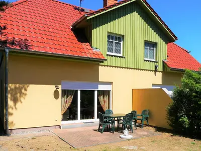 Das Gebäude in dem sich das Ferienhaus befindet