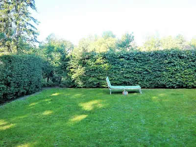 Ein Garten an der Unterkunft Haus Anna