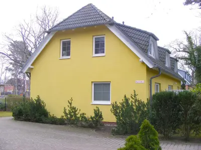 Das Gebäude in dem sich das Ferienhaus befindet