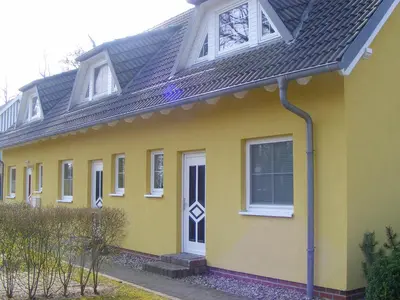 Das Gebäude in dem sich das Ferienhaus befindet