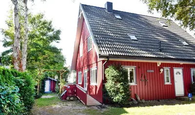 Das Gebäude in dem sich das Ferienhaus befindet