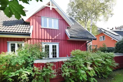 Das Gebäude in dem sich das Ferienhaus befindet