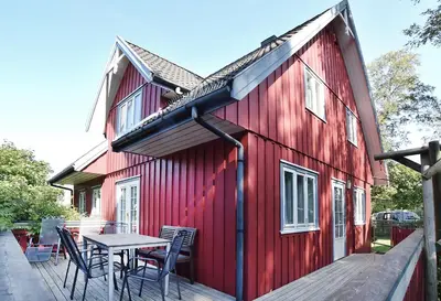 Das Gebäude in dem sich das Ferienhaus befindet