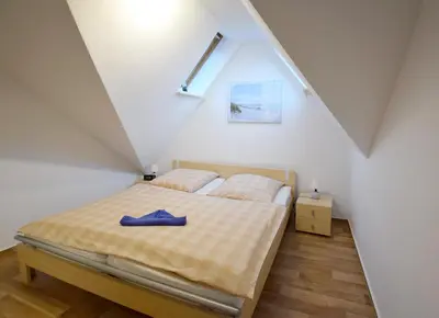 Ein Bett oder Betten in einem Zimmer der Unterkunft Haus am Brunnen Wo 7