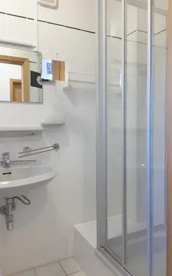 Ein Badezimmer in der Unterkunft Hirtenstr 1 E