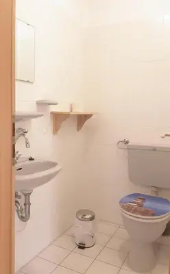 Ein Badezimmer in der Unterkunft Hirtenstr 1 E