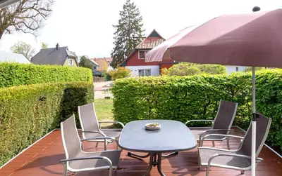 Ein Garten an der Unterkunft Am Wiesengrund Haushälfte 14