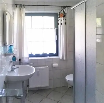 Ein Badezimmer in der Unterkunft Eichenpark Haus 1 Wohnung 3