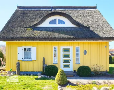 Das Gebäude in dem sich das Ferienhaus befindet