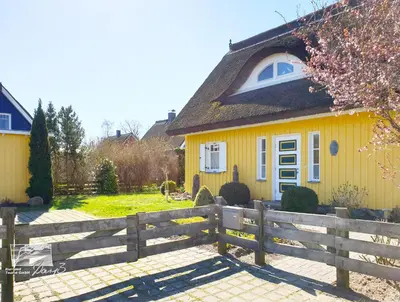 Das Gebäude in dem sich das Ferienhaus befindet