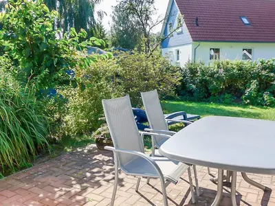 Ein Garten an der Unterkunft Dat Müggenhus in Wieck