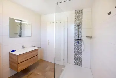 Ein Badezimmer in der Unterkunft Haus Anna Wo 4