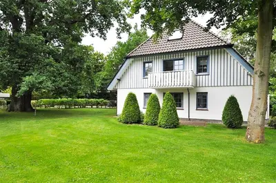 Ein Garten an der Unterkunft Eichenpark Haus 1 Wohnung 6