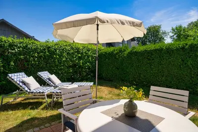 Ein Garten an der Unterkunft Grüne Str 33d 