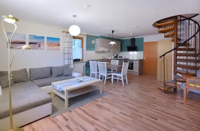 Ein Sitzbereich in der Unterkunft Hirtenstr 1 F
