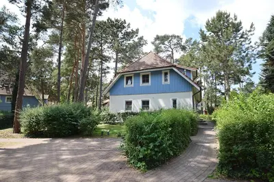 Das Gebäude in dem sich das Ferienhaus befindet