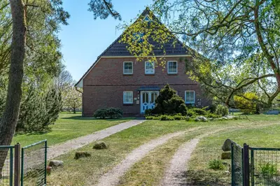 Ein Garten an der Unterkunft Tom's Hof Ferienwohnung Dascha