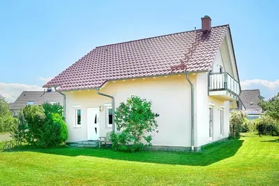 Das Gebäude in dem sich das Ferienhaus befindet