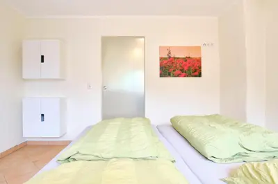 Ein Bett oder Betten in einem Zimmer der Unterkunft Aufschwung II Haushälfte