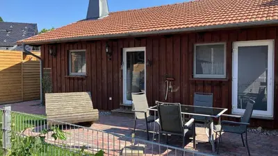 Das Gebäude in dem sich das Ferienhaus befindet