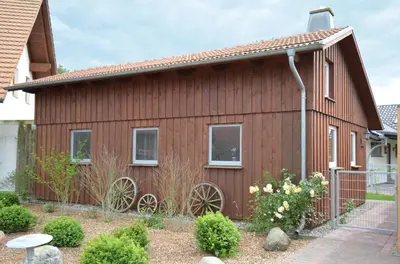 Das Gebäude in dem sich das Ferienhaus befindet