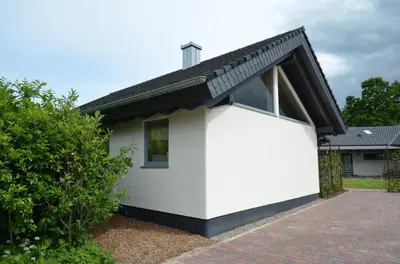 Das Gebäude in dem sich das Ferienhaus befindet
