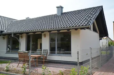 Das Gebäude in dem sich das Ferienhaus befindet