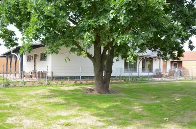 Ein Garten an der Unterkunft Sommerwind Haushälfte