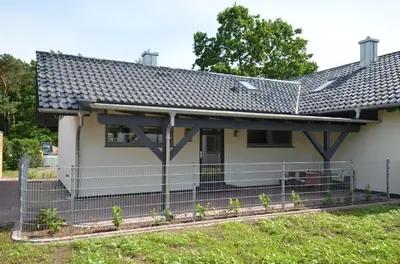 Das Gebäude in dem sich das Ferienhaus befindet