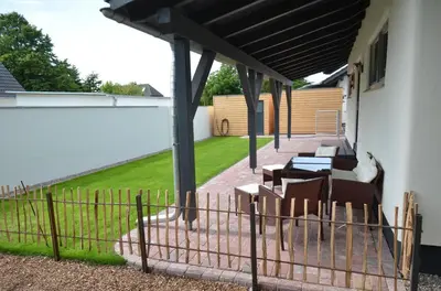 Ein Garten an der Unterkunft Sommersonne Haushälfte