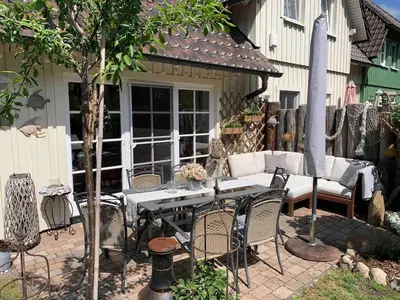 Ein Garten an der Unterkunft Ferienhaus Koralle im Fischerhof Born am Darß