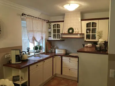 Küche/Küchenzeile in der Unterkunft Ferienhaus Koralle im Fischerhof Born am Darß