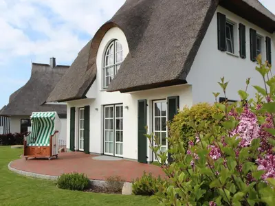 Ein Garten an der Unterkunft Ferienhaus Schilfrohrsänger, Fuhlendorf