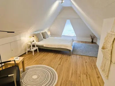 Ein Bett oder Betten in einem Zimmer der Unterkunft Swart Johann - 4 Personen, Haustier, Nähe Bodden, WLAN