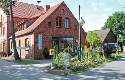 Das Gebäude in dem sich das Ferienhaus befindet