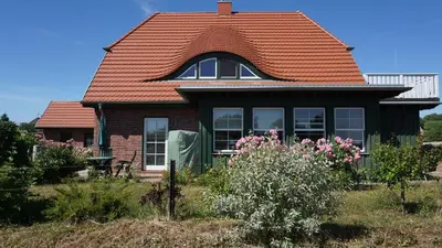 Ein Garten an der Unterkunft Atelierwohnung Götze