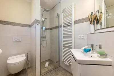 Ein Badezimmer in der Unterkunft Küstenglück Zingst - hochwertiges Ferienhaus nahe Strand mit Garten & Kamin