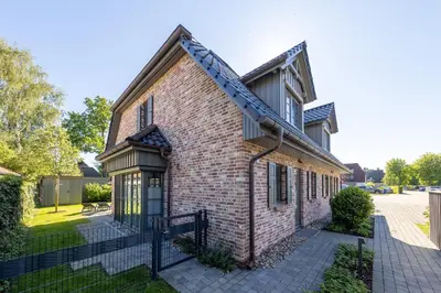 Das Gebäude in dem sich das Ferienhaus befindet